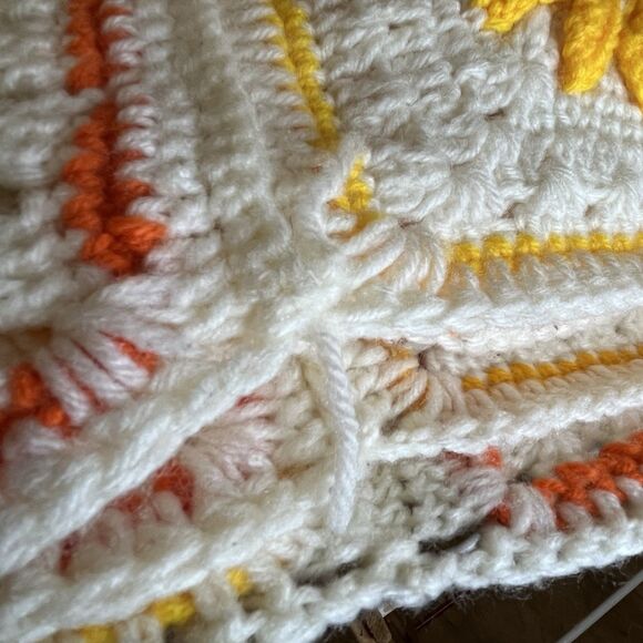 Vtg Sunflower Granny Square Crochet Afghan Blanket/Throw 70s Unique Rustic 58x76 - Picture 8 of 9